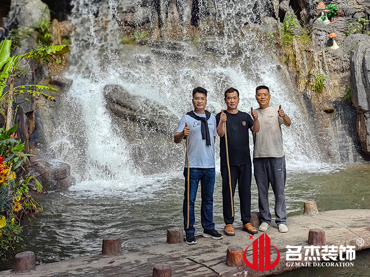 凯发k8装饰团队合影